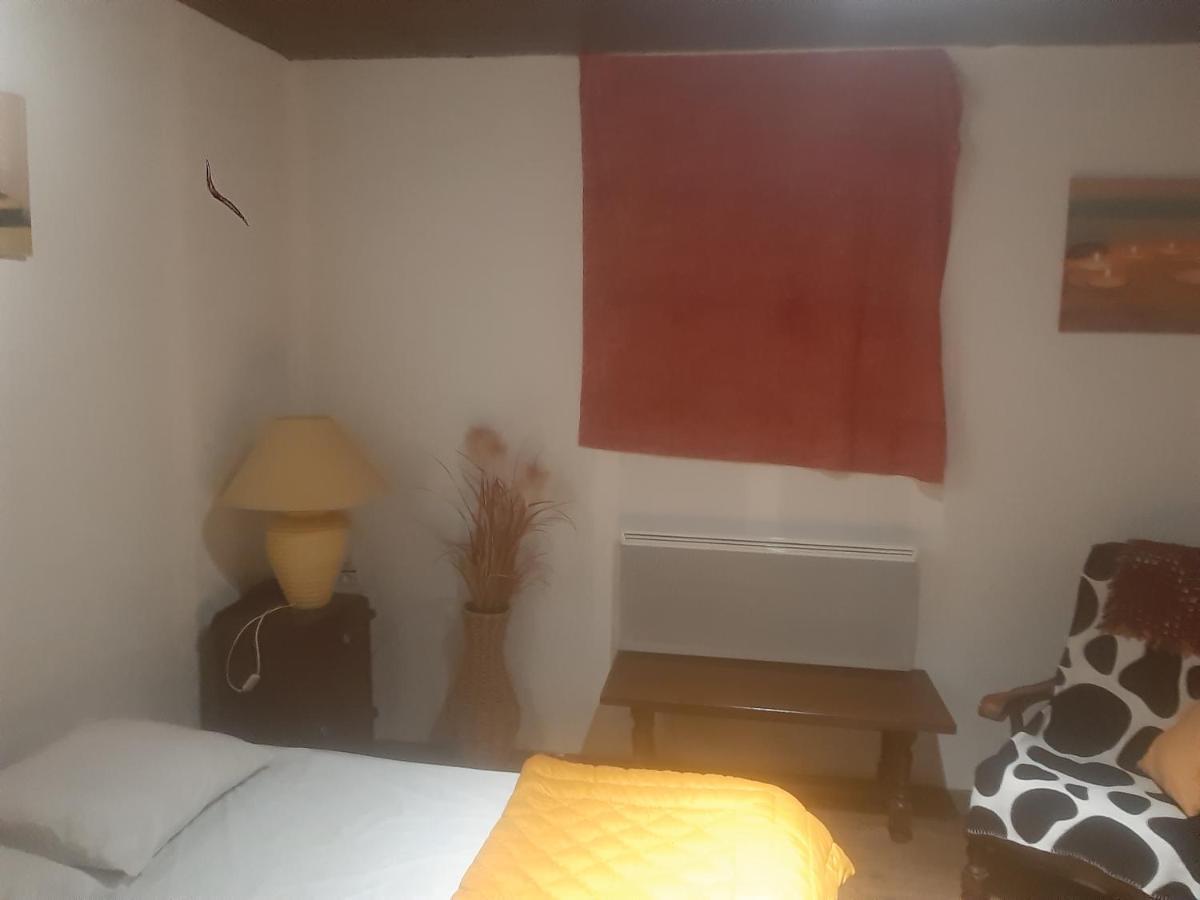 Petite Maison Ancienne Charentaise ,Dans Un Village Au Calme Ideal Travailleur Brigueuil 外观 照片